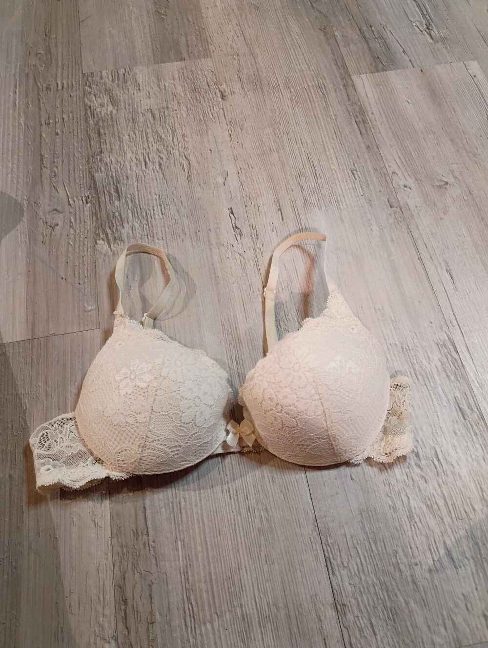 Victoria Secret - Picture 2 of 4